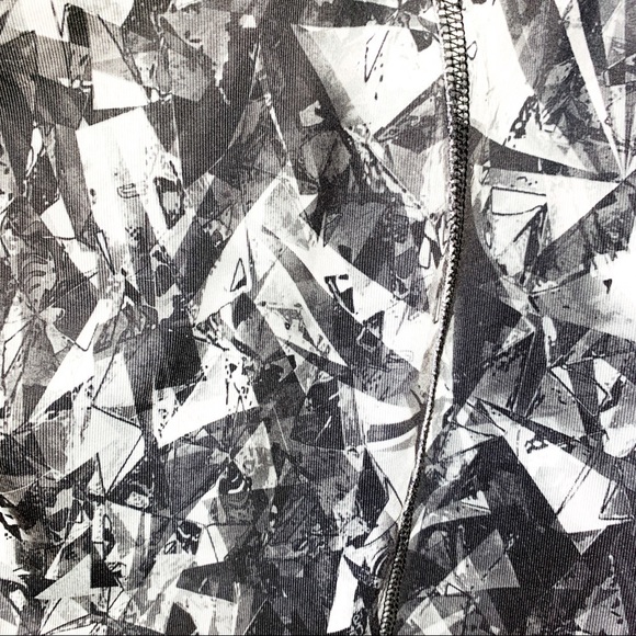 Patterned Athletic Works Grey White Tank - Picture 3 of 7